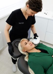 Kristel Kaur teostamas IPL protseduuri